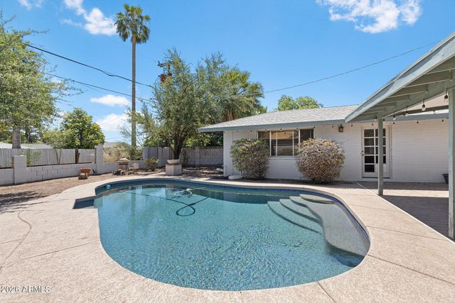 317 E GRISWOLD Road, Phoenix, AZ 85020