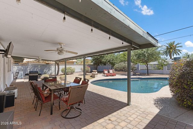 317 E GRISWOLD Road, Phoenix, AZ 85020