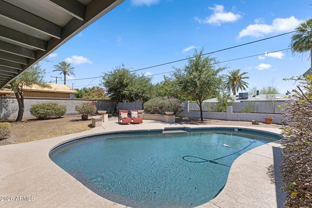 317 E GRISWOLD Road, Phoenix, AZ 85020