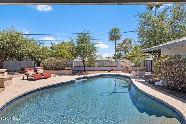 317 E GRISWOLD Road, Phoenix, AZ 85020