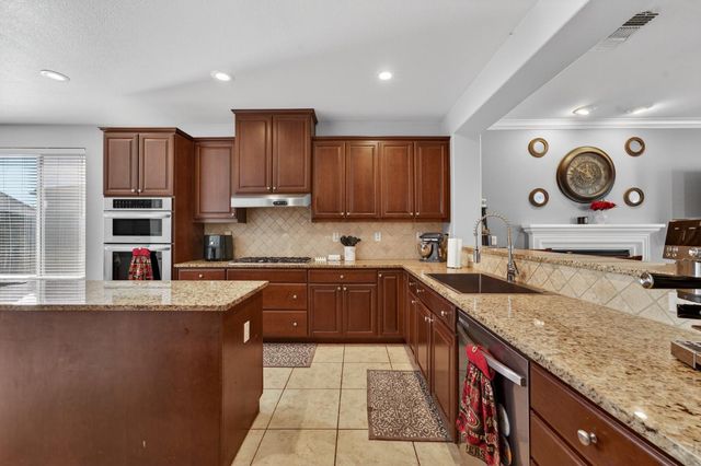 1404 High Noon Dr, Plumas Lake, CA 95961