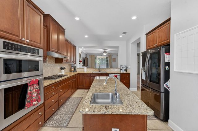 1404 High Noon Dr, Plumas Lake, CA 95961