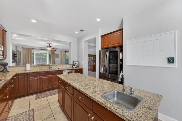 1404 High Noon Dr, Plumas Lake, CA 95961