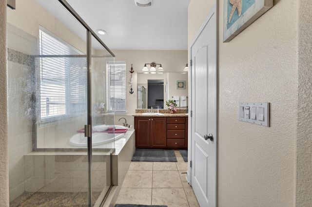 1404 High Noon Dr, Plumas Lake, CA 95961