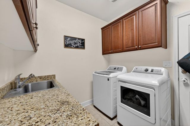 1404 High Noon Dr, Plumas Lake, CA 95961