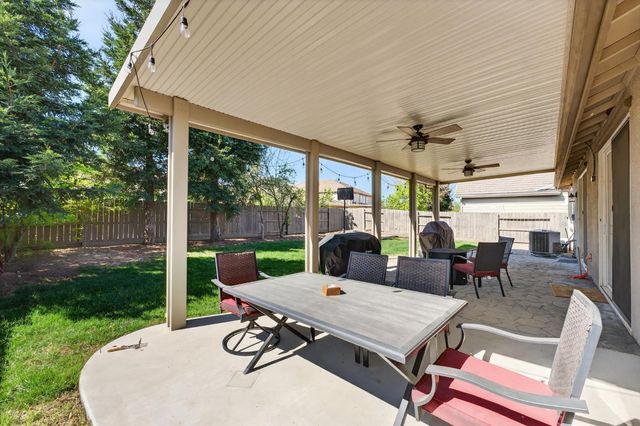 1404 High Noon Dr, Plumas Lake, CA 95961