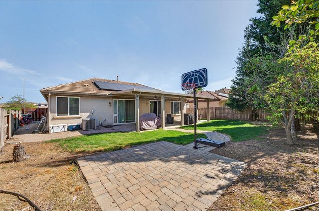 1404 High Noon Dr, Plumas Lake, CA 95961