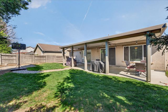 1404 High Noon Dr, Plumas Lake, CA 95961