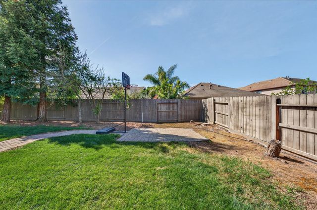 1404 High Noon Dr, Plumas Lake, CA 95961