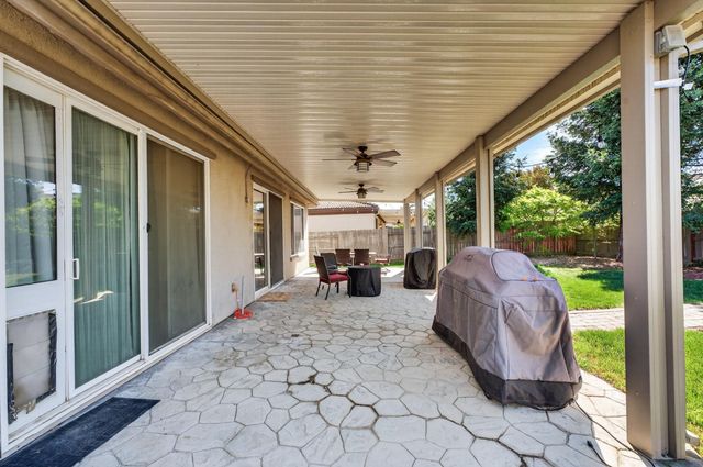 1404 High Noon Dr, Plumas Lake, CA 95961