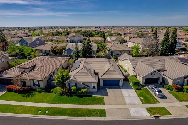 1404 High Noon Dr, Plumas Lake, CA 95961