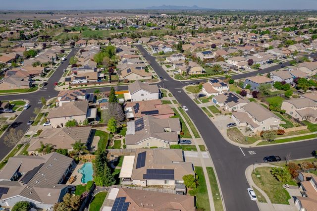 1404 High Noon Dr, Plumas Lake, CA 95961