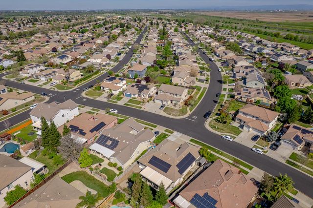 1404 High Noon Dr, Plumas Lake, CA 95961