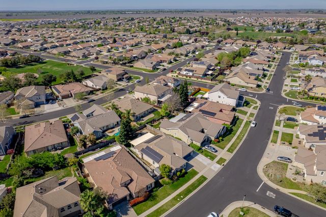 1404 High Noon Dr, Plumas Lake, CA 95961