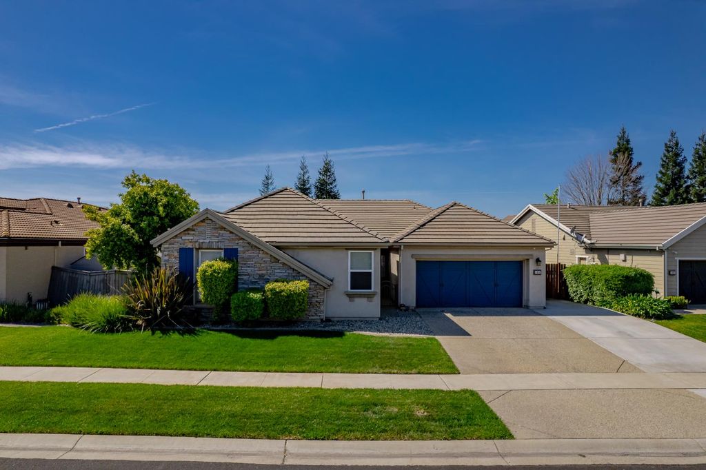 1404 High Noon Dr, Plumas Lake, CA 95961