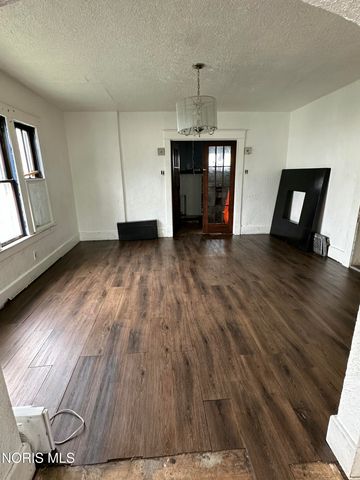 2803 N Summit Street, Toledo, OH 43611