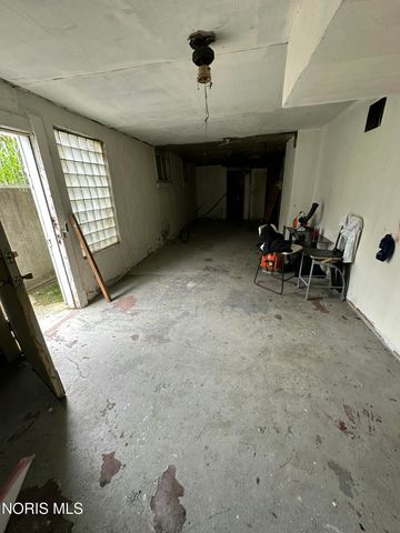 2803 N Summit Street, Toledo, OH 43611
