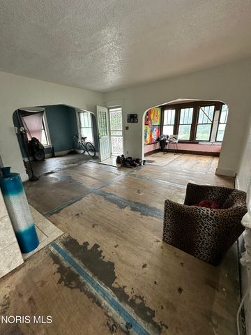 2803 N Summit Street, Toledo, OH 43611