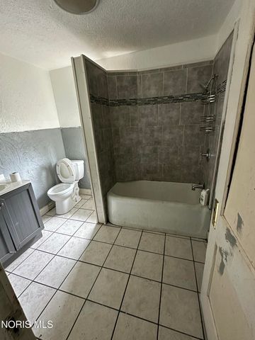 2803 N Summit Street, Toledo, OH 43611