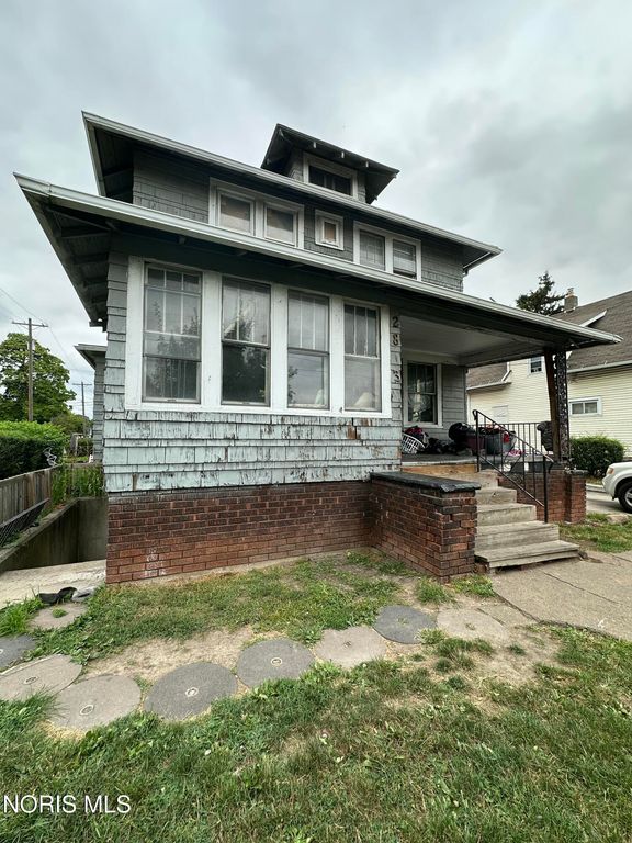 2803 N Summit Street, Toledo, OH 43611