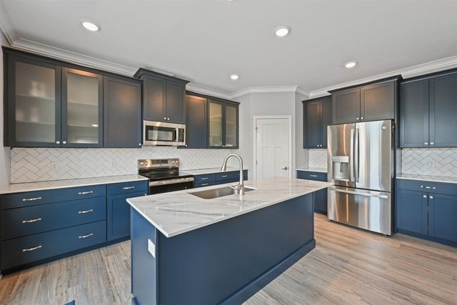 81 Leo Lane, South Burlington, VT 05403