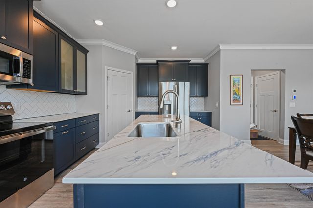81 Leo Lane, South Burlington, VT 05403