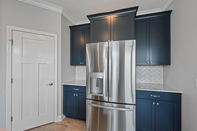 81 Leo Lane, South Burlington, VT 05403