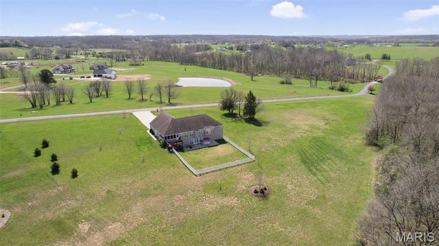 51 Champion Circle, Troy, MO 63379