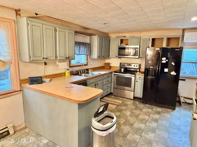 17 Maple Avenue, New Egypt, NJ 08533