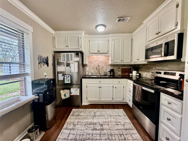 111 Mimosa, Lake Jackson, TX 77566