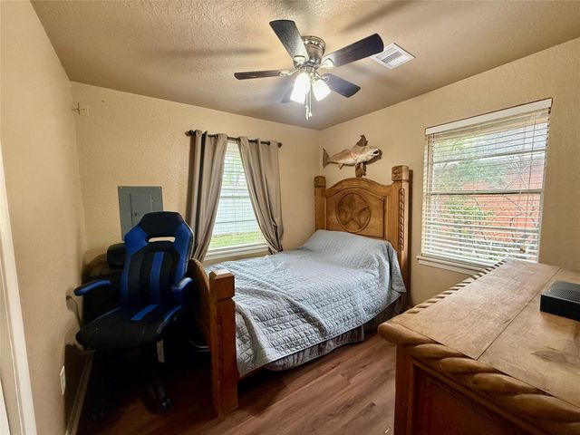 111 Mimosa, Lake Jackson, TX 77566