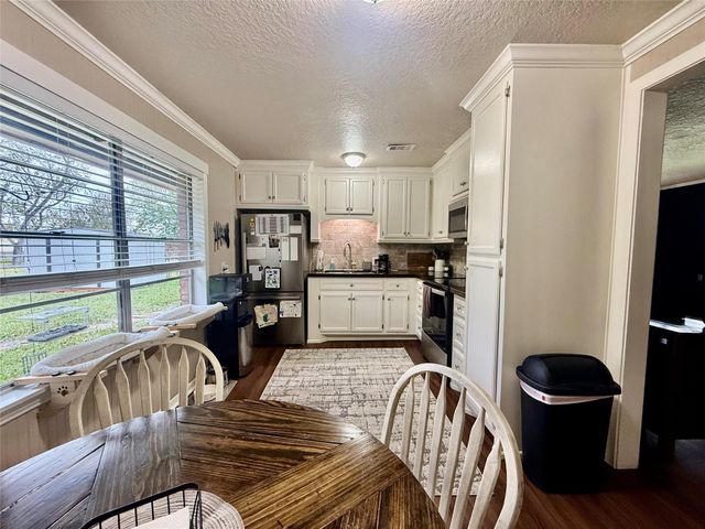 111 Mimosa, Lake Jackson, TX 77566