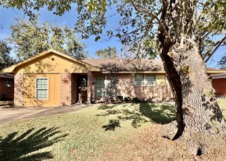 111 Mimosa, Lake Jackson, TX 77566