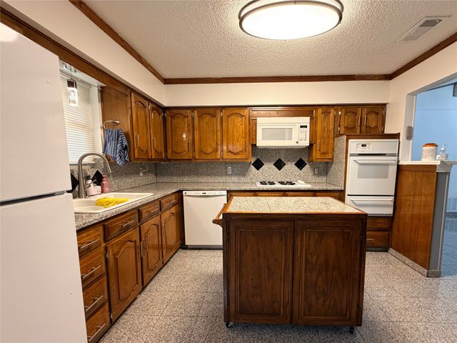 1226 Linkwood Lane, Lancaster, TX 75146