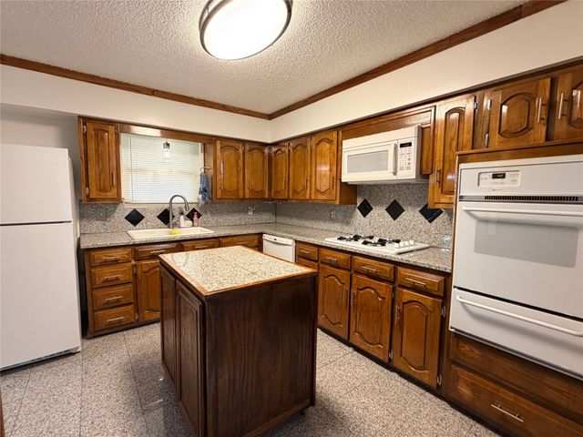 1226 Linkwood Lane, Lancaster, TX 75146