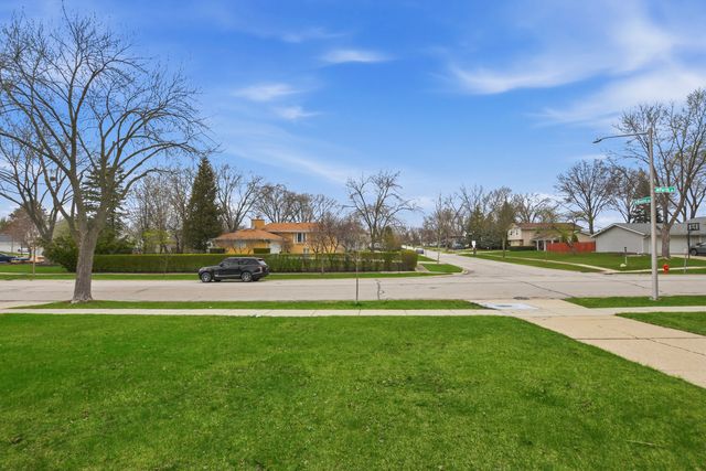 1133 Perth Drive, Schaumburg, IL 60194