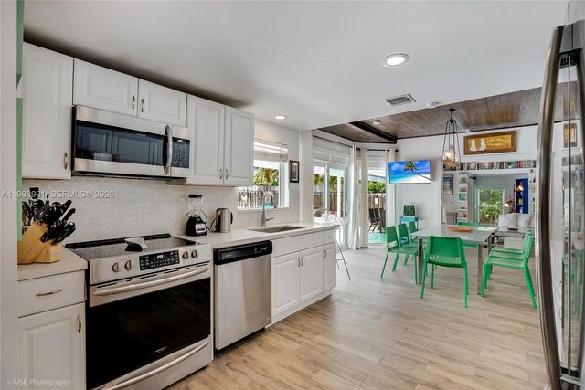 212 SW 1st Avenue, Hallandale Beach, FL 33009