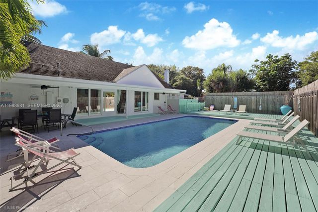 212 SW 1st Avenue, Hallandale Beach, FL 33009