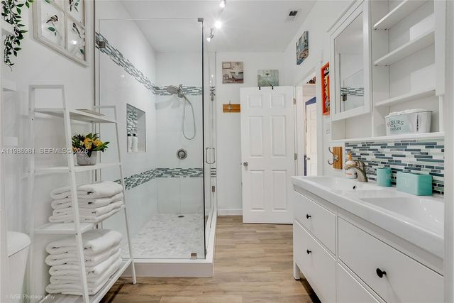 212 SW 1st Avenue, Hallandale Beach, FL 33009