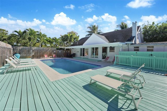 212 SW 1st Avenue, Hallandale Beach, FL 33009