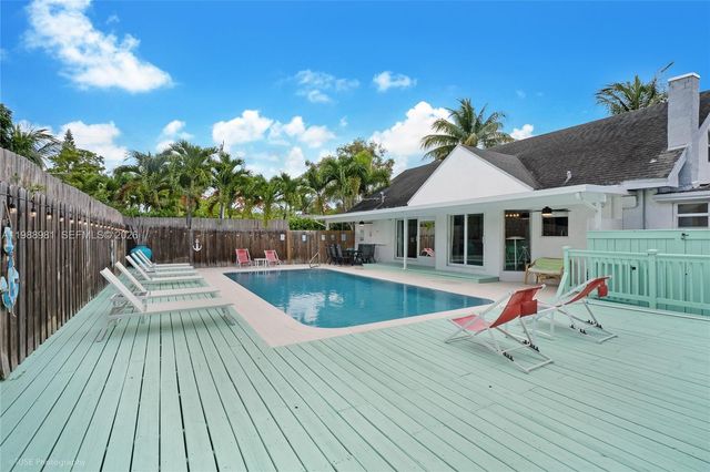 212 SW 1st Avenue, Hallandale Beach, FL 33009