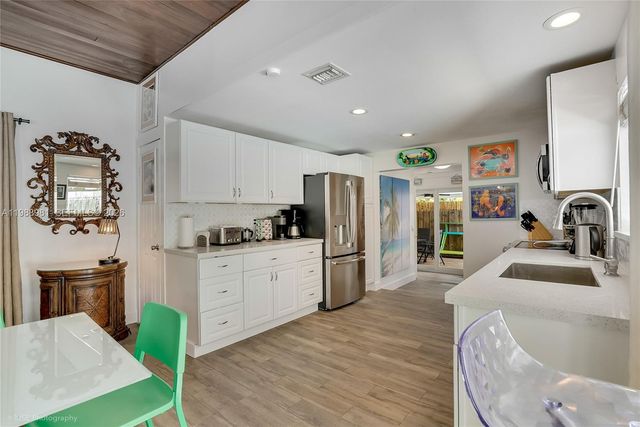 212 SW 1st Avenue, Hallandale Beach, FL 33009