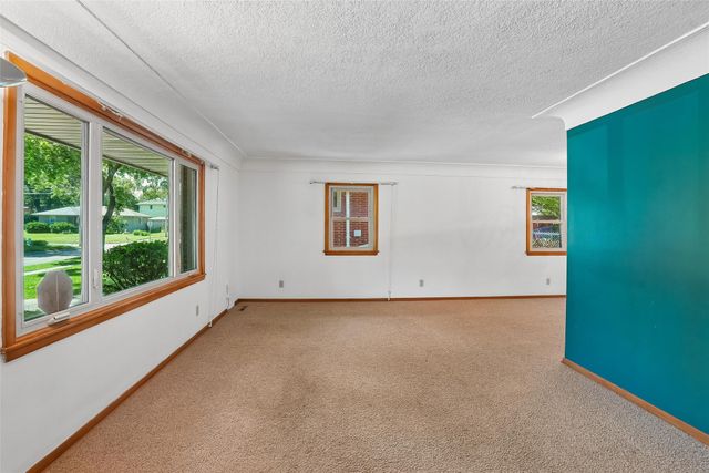 4106 43rd Street, Des Moines, IA 50310