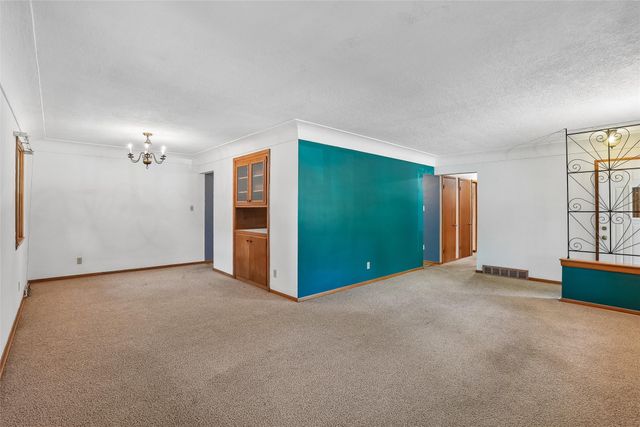 4106 43rd Street, Des Moines, IA 50310