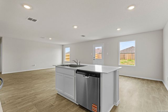 1014 Bold Run, Seguin, TX 78155