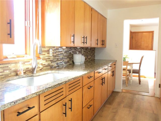 220 Franklin Farms Rd, N Franklin Twp, PA 15301