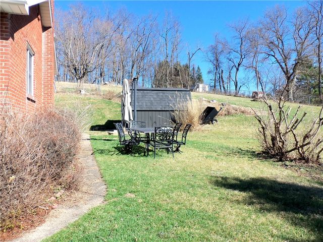 220 Franklin Farms Rd, N Franklin Twp, PA 15301