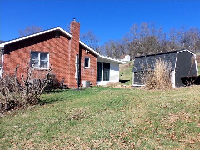 220 Franklin Farms Rd, N Franklin Twp, PA 15301