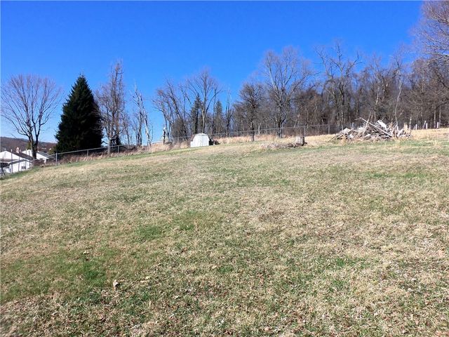 220 Franklin Farms Rd, N Franklin Twp, PA 15301