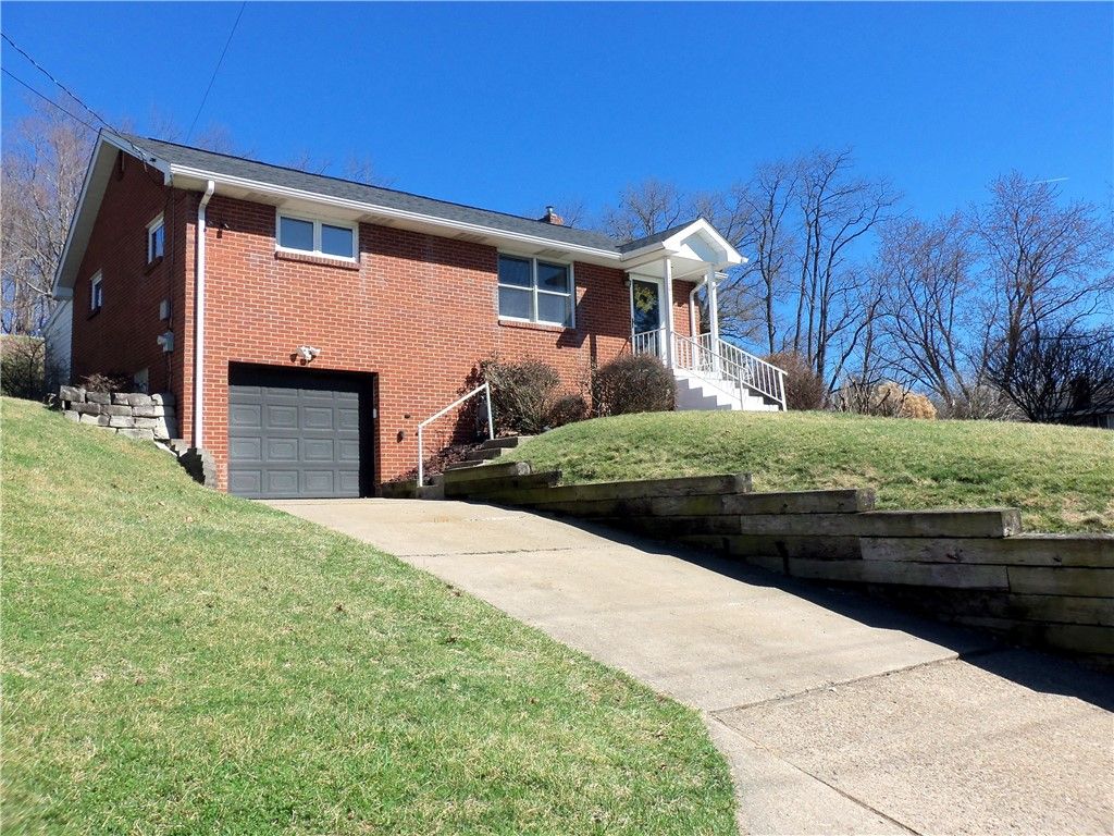 220 Franklin Farms Rd, N Franklin Twp, PA 15301